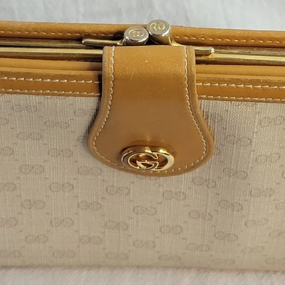 *SOLD ON ANOTHER PLATFORM* Vintage Gucci Micro GG Continental Leather Wallet - Picture 6 of 15